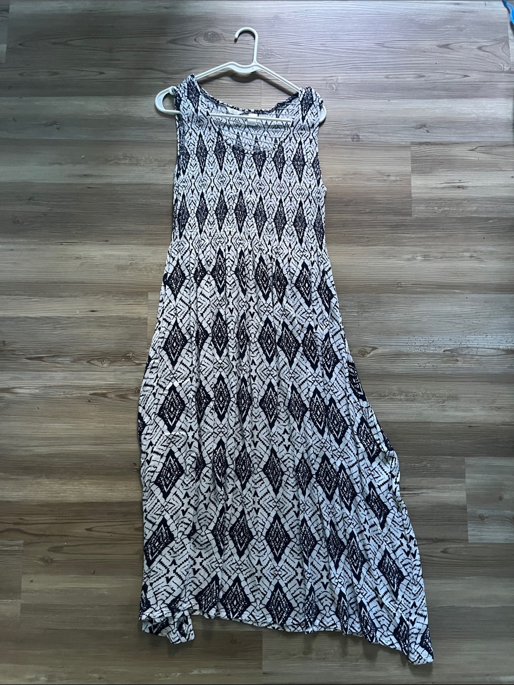 Kaktus Black & White Geometric Print Maxi Dress